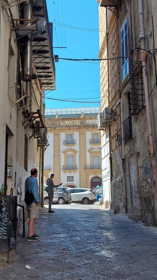 Appartamento In Pieno Centro I Mori E Le Dame Palermo Exterior photo